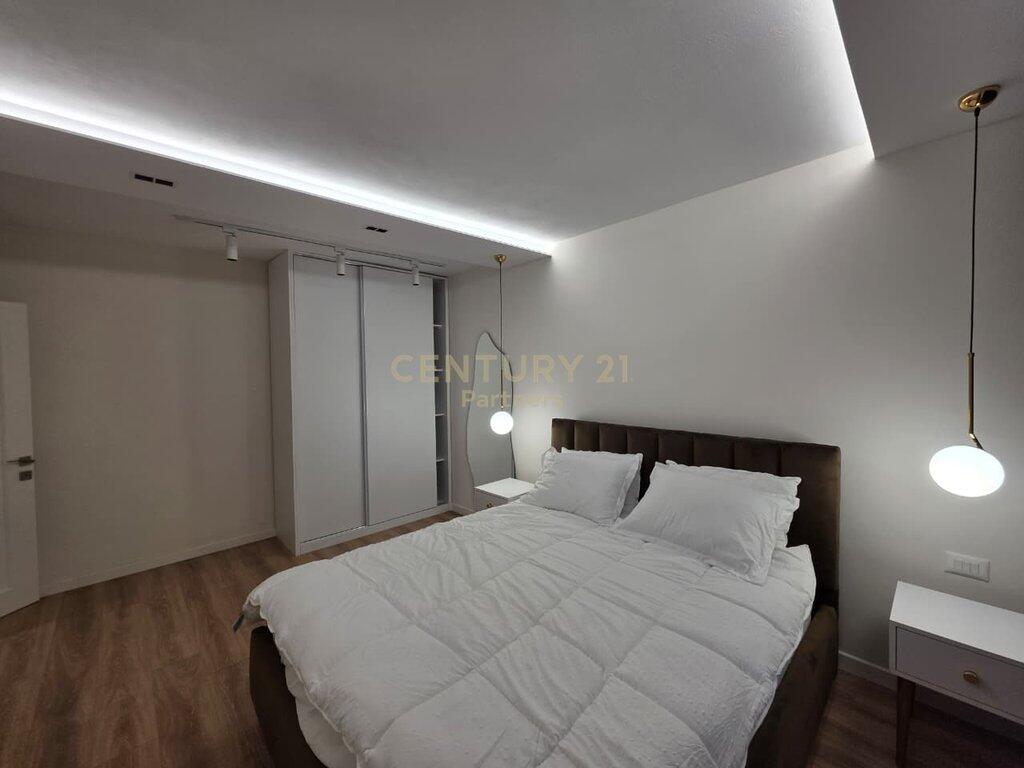 🏡 Apartament Luksoz me Qira – Pas Hotel Tiranës, pranë Bulevardit Kryesor
