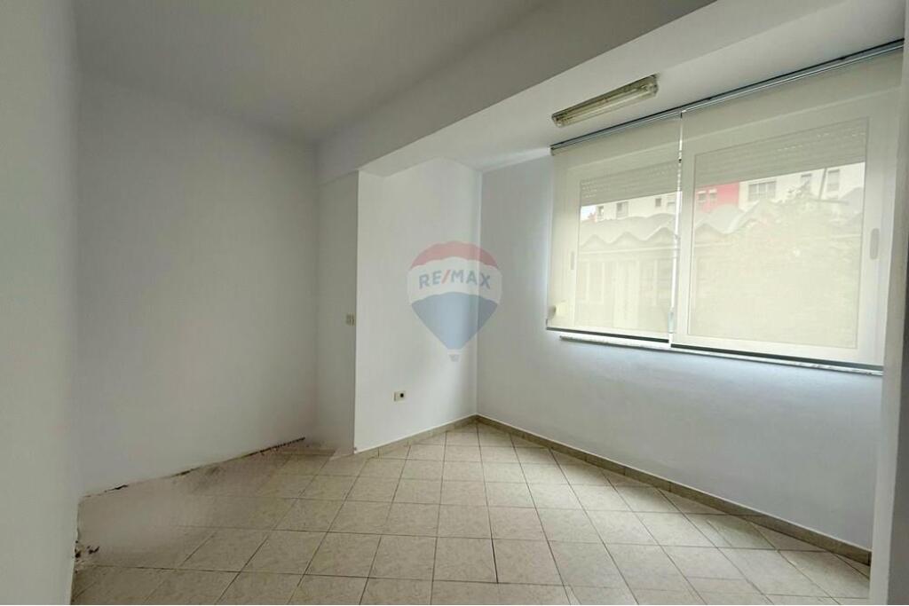 APARTAMENT PER QERA ME 4 AMBJ..PUNE BLLOK !