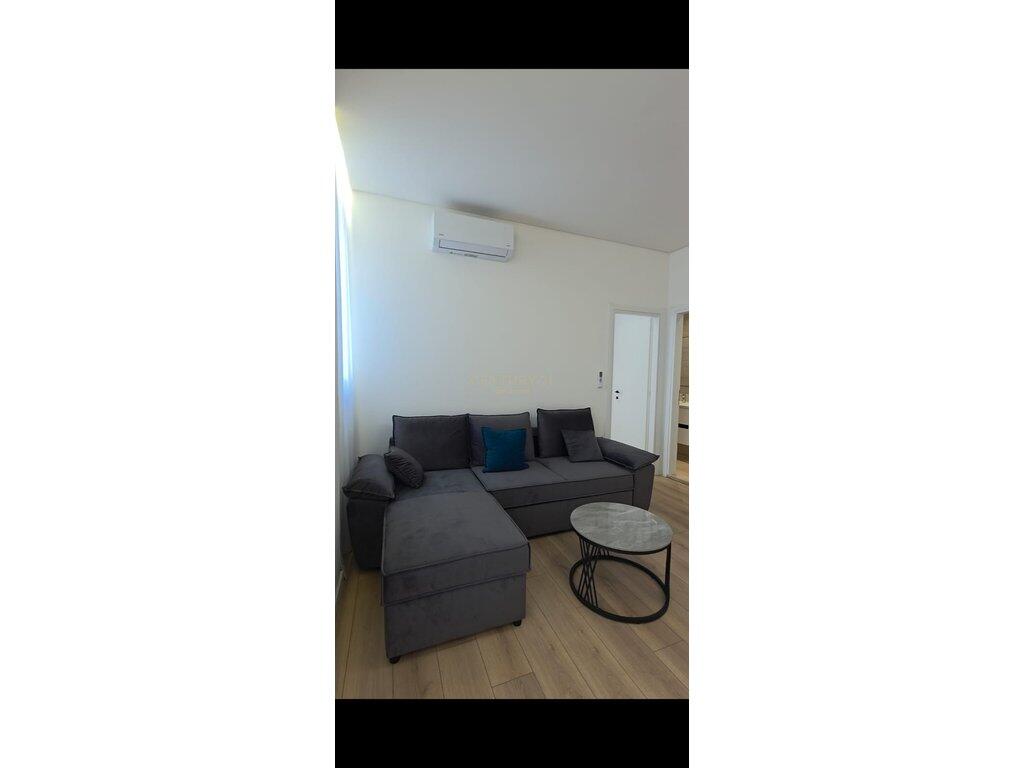 Apartament per shitje tek Liqeni Thate!!