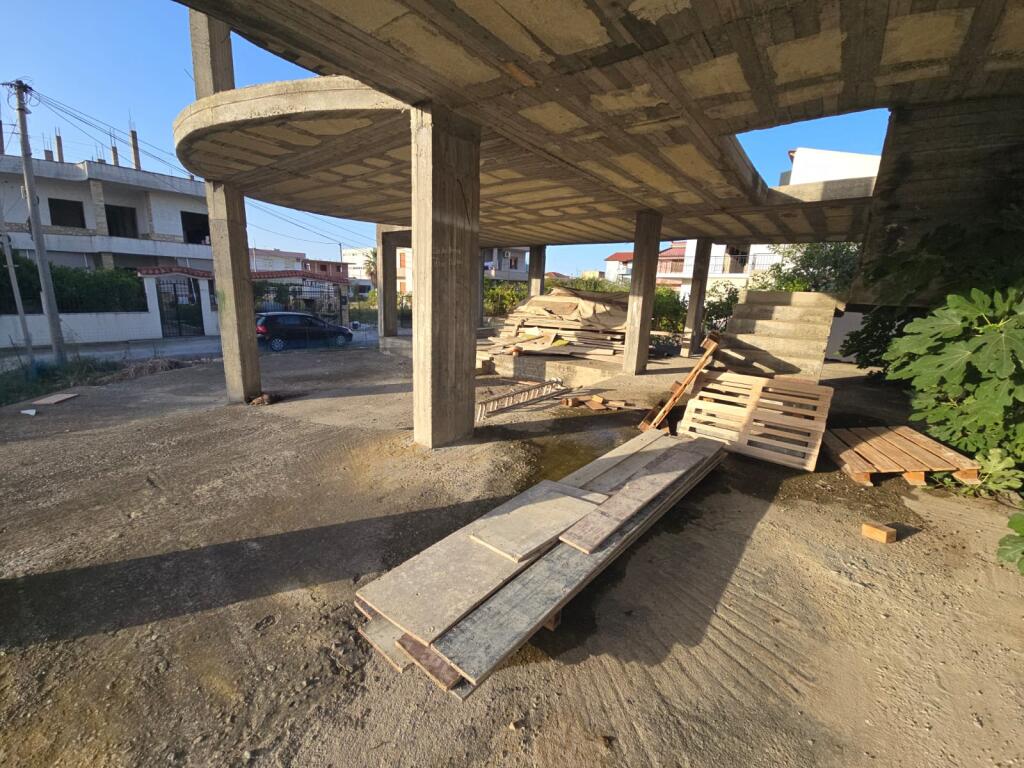 🏡 3-storey terraced villa for sale in Kënetë, Durrës