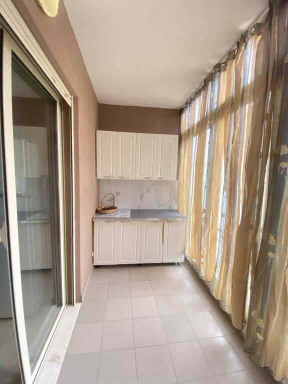 2+1,i mobiluar liqeni i thate,cmimi 550 euro