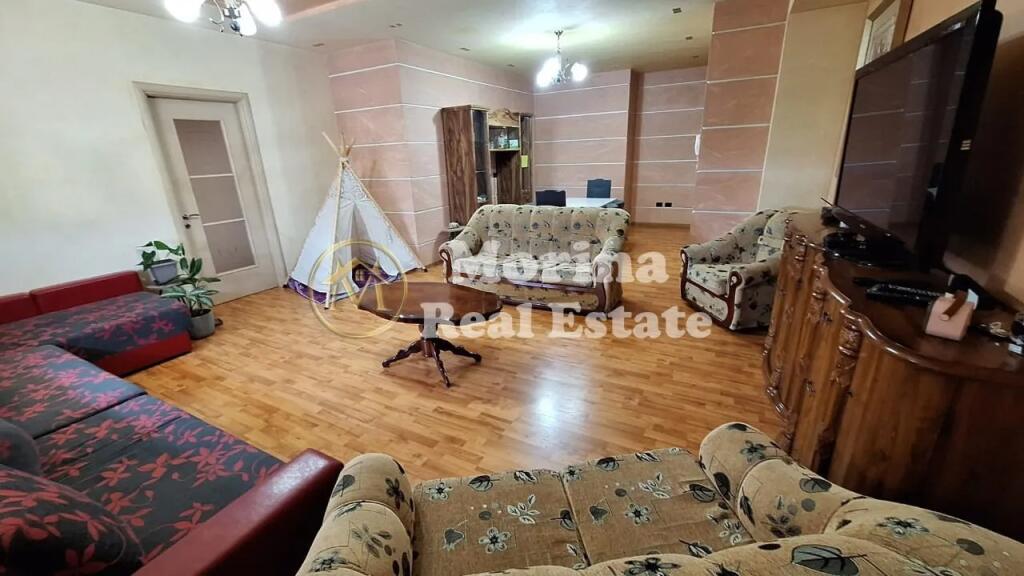 Qera Apartament 3+1+2, Bulevardi Bajram Curri, 700 Euro/Muaj