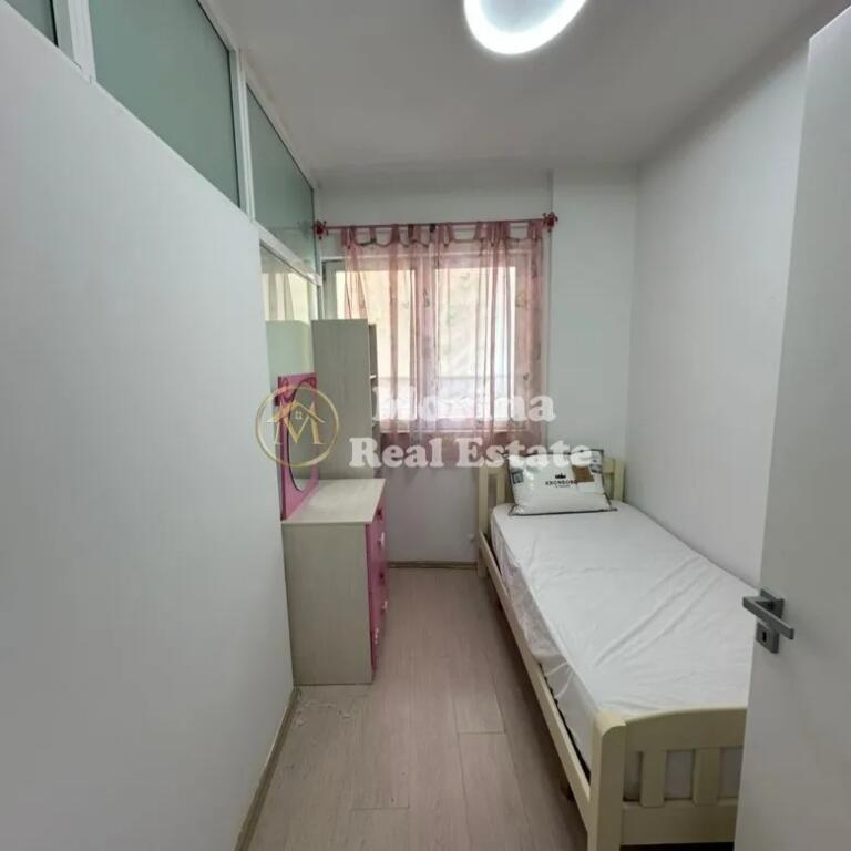 Qera Apartament 3+1+bllk, Pazari i Ri, 790 Euro/muaj.