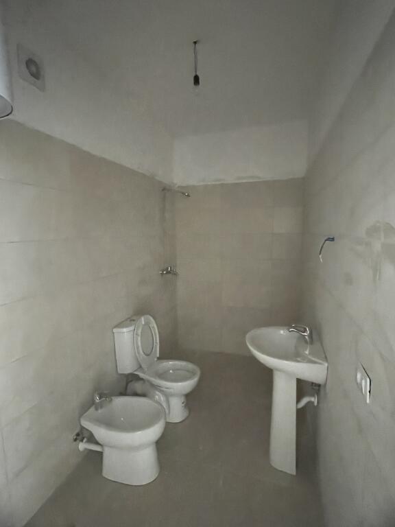 🏡 Super Apartment for Sale in Durrës – Industrial Market 🏙️