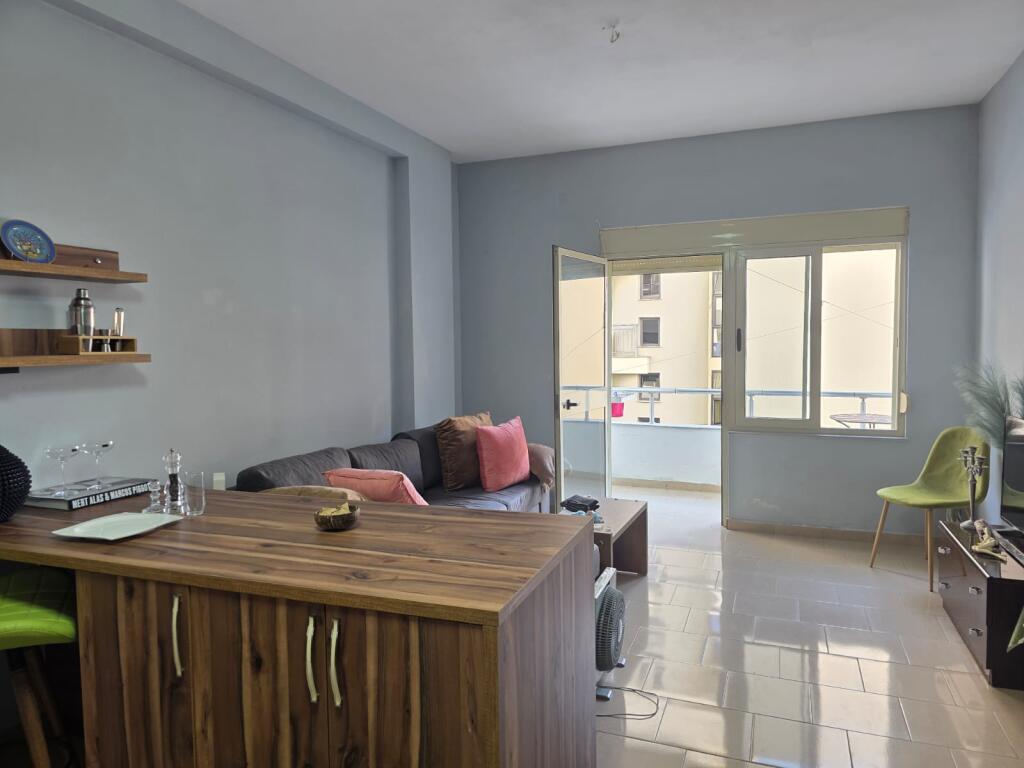 GARSONJERE PER SHITJE PRANE HOTEL Adriatik, Plazh,  DURRËS