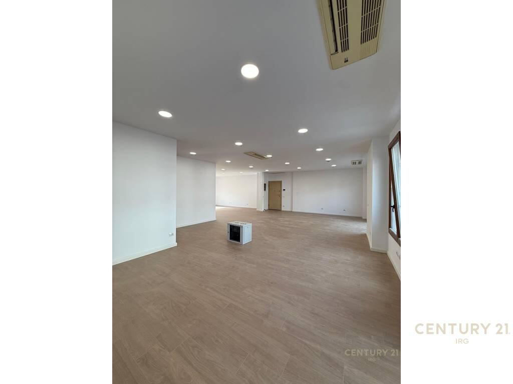 🏢 Open Space Office for Rent – Near Hilton, close to Delijorgji Complex