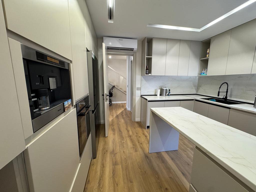 In vendita, Duplex 2+1+2, Residenza Kodra e Diellit, Tirana.
