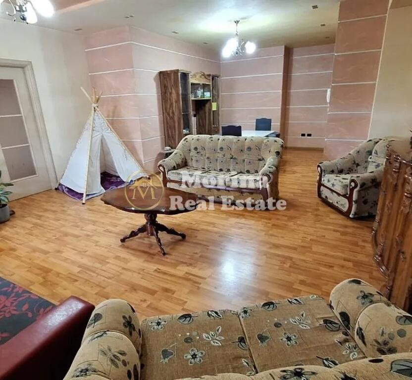 Qera Apartament 3+1+2, Bulevardi Bajram Curri, 700 Euro/Muaj