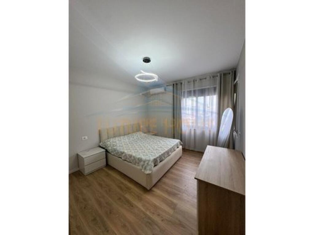 Shitet, Apartament 2+1, Rruga e Kavajes.
