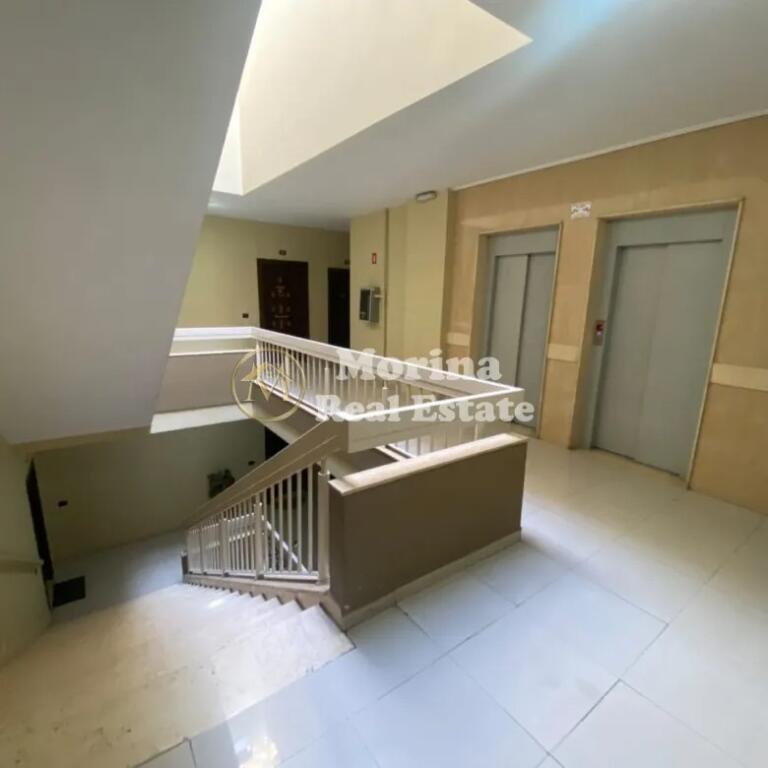 Qera Apartament 3+1+2, Bulevardi Bajram Curri, 700 Euro/Muaj