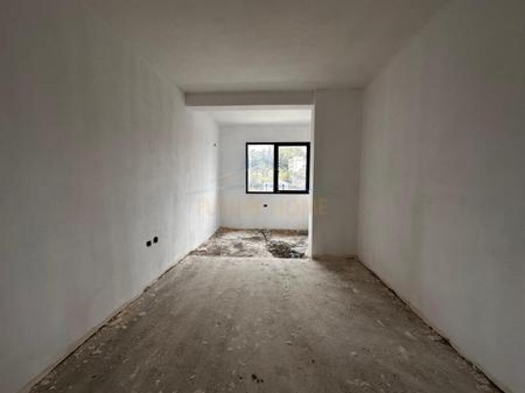 In vendita, Appartamento 2+1+2, Via Elbasan, Tirana.