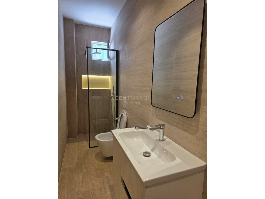 Apartament per shitje tek Liqeni Thate!!