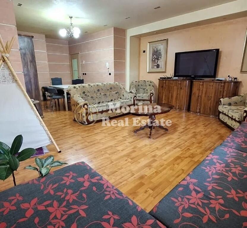 Qera Apartament 3+1+2, Bulevardi Bajram Curri, 700 Euro/Muaj