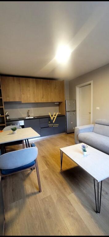 JEPET APARTAMENT 2+1 ME QIRA TE 21 DHJETORI 950 EURO