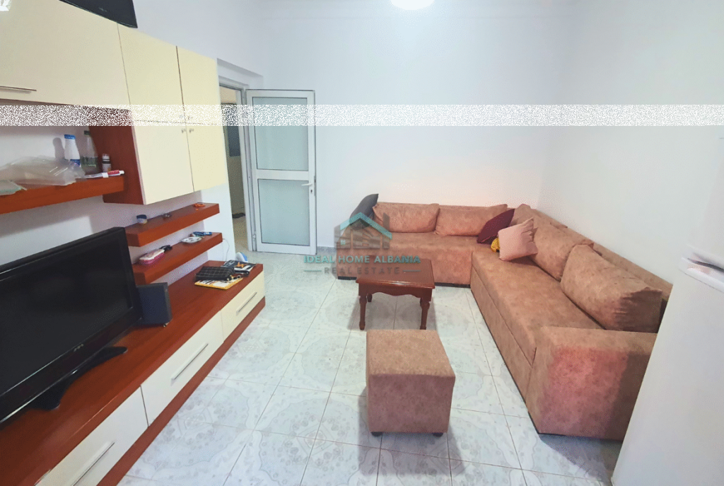 Ish-Shtepia e Oficerave, Vlore- Shitet apartament 2+1