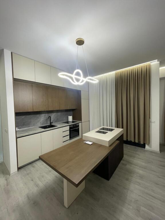 🏢Ish Sheshi Shqiponja,Rr.29 Nentori,jepet me qera per here te pare apartament 2+1+2+2garazhde i mobiluar 850Euro