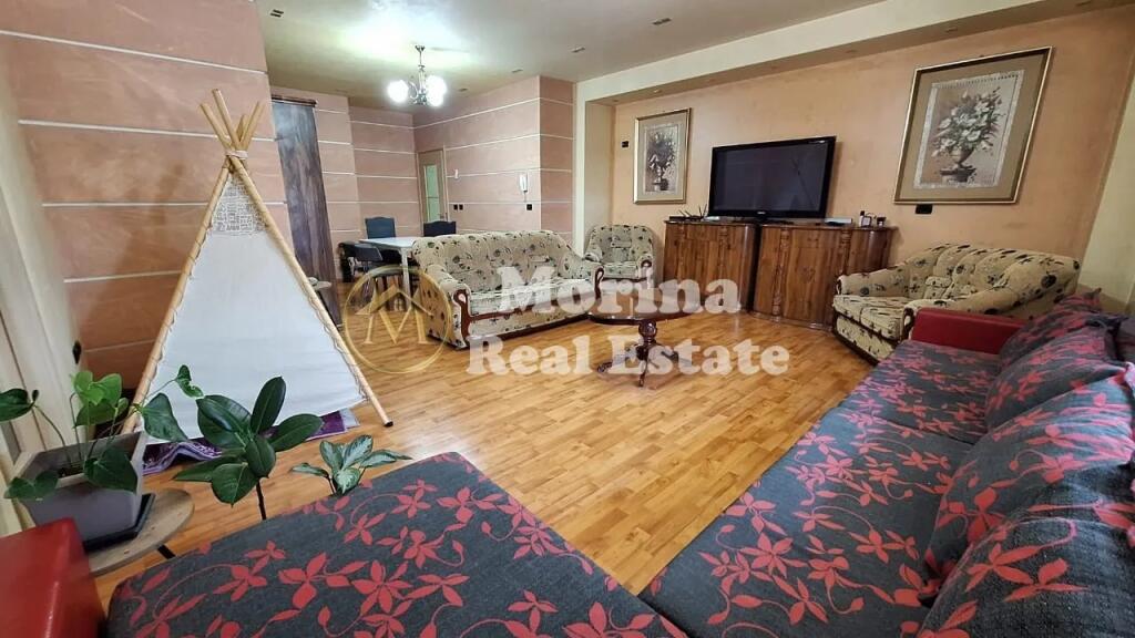 Qera Apartament 3+1+2, Bulevardi Bajram Curri, 700 Euro/Muaj