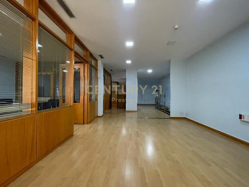 DUBLEX NE SHITJE, I VENDOSUR NE FILLIM TE  RRUGES SE KAVAJES, TIRANE!
