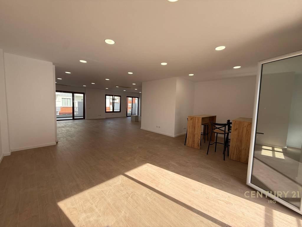 🏢 Open Space Office for Rent – Near Hilton, close to Delijorgji Complex