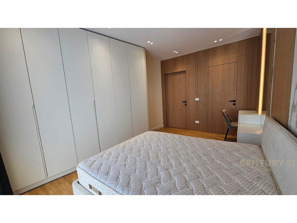 VENDIAMO APPARTAMENTO 2+1+2 +POSTO AUTO ARREDATO PRESSO "LAKE VIEW"!