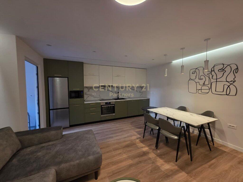 2+1 apartment for rent – behind the Tirana Hotel, near the Main Boulevard