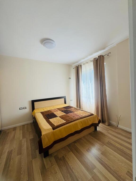 Apartament për qera - Pallati Brigadave