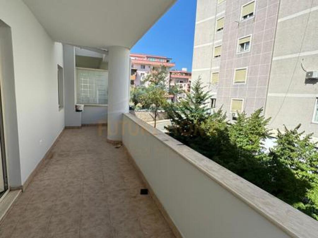 Shitet, Apartament 2+1, Rruga e Dajtit, Fresk, Tirane.