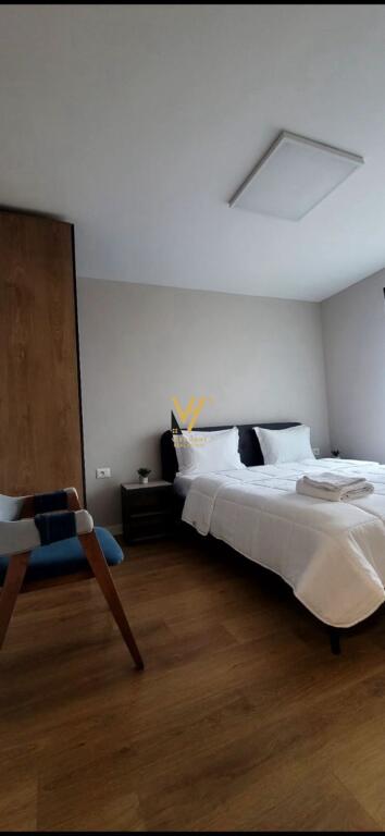 JEPET APARTAMENT 2+1 ME QIRA TE 21 DHJETORI 950 EURO