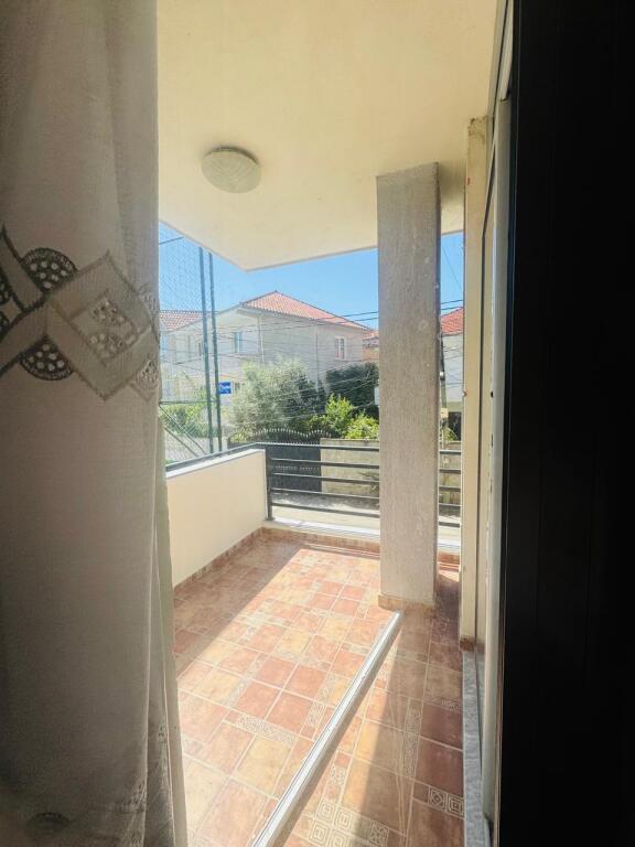 Apartament për qera - Pallati Brigadave