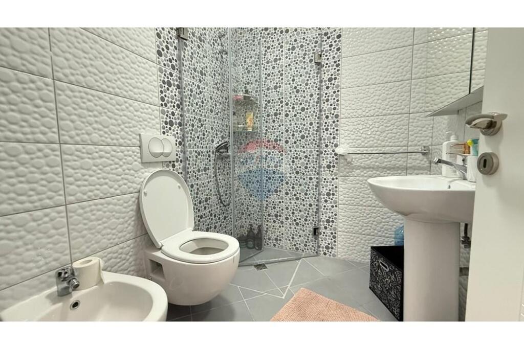 Jepet me qira apartament 2+1 ne rrugen e Kosovareve,