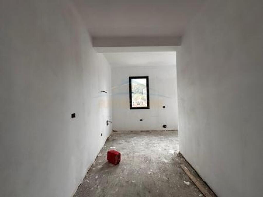In vendita, Appartamento 2+1+2, Via Elbasan, Tirana.