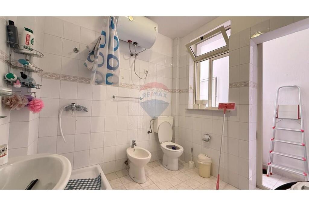 Jepet apartament 3+1 per qira qe ndodhet tek 21-Dhjetori!