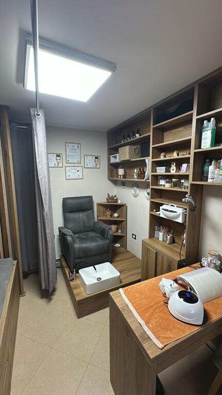 SHOP FOR RENT 16 M2 ELBASANI STREET 35,000 LEKE
