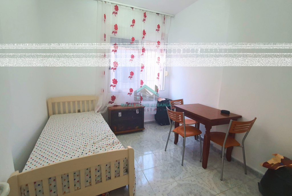 Ish-Shtepia e Oficerave, Vlore- Shitet apartament 2+1