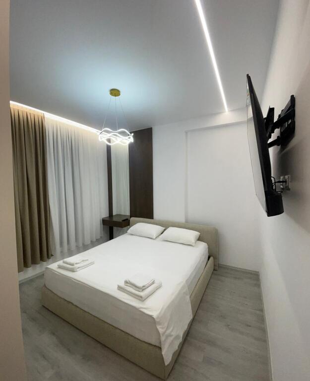 🏢Ish Sheshi Shqiponja,Rr.29 Nentori,jepet me qera per here te pare apartament 2+1+2+2garazhde i mobiluar 850Euro