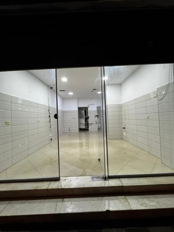 DYQAN ME QERA 33M2 STACIONI TRENIT 300 EURO