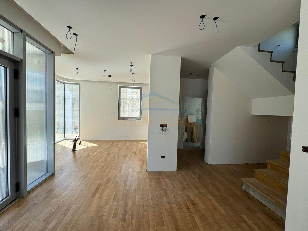In vendita, Villa su 2 piani, Farkë, Tirana