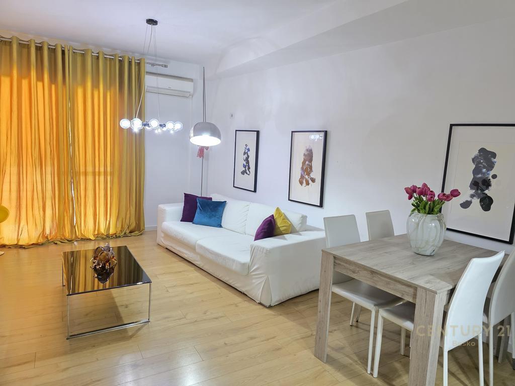 21 DHJETORI JEPET ME QIRA APARTAMENT 2+1+POST PARKIMI