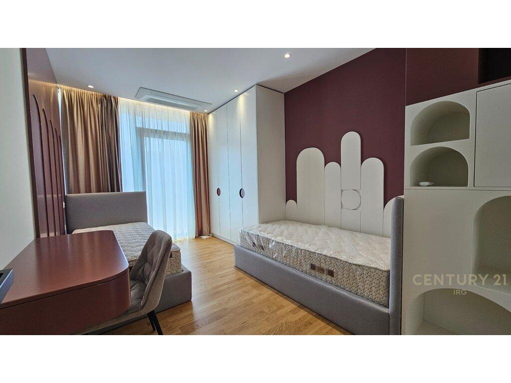 VENDIAMO APPARTAMENTO 2+1+2 +POSTO AUTO ARREDATO PRESSO "LAKE VIEW"!