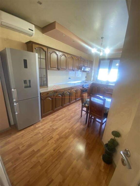 Apartamenti 3+1+2 me qira tek Brryli
