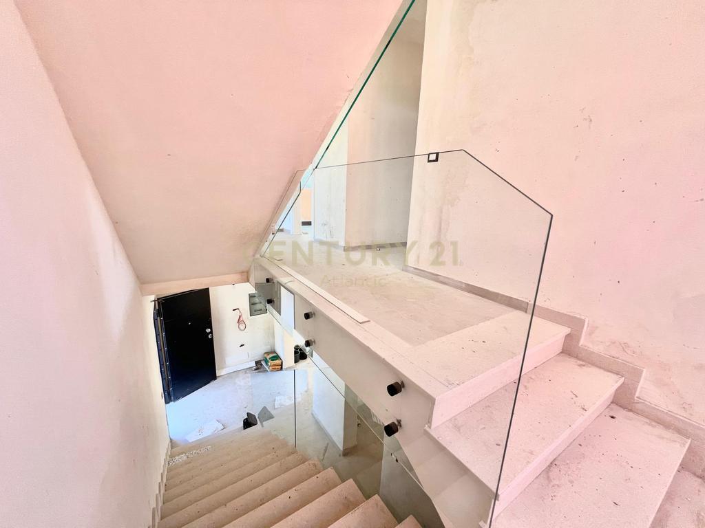 WE SELL A SUPER INDIVIDUAL VILLA WITH A POOL AT LALZ BAY, NEAR SAN PIETRO!   500,000 €
