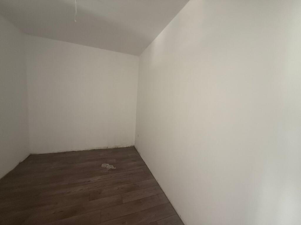 Zog Zi Shitet Apartament 1+1 e Konvertuar ne 2+1