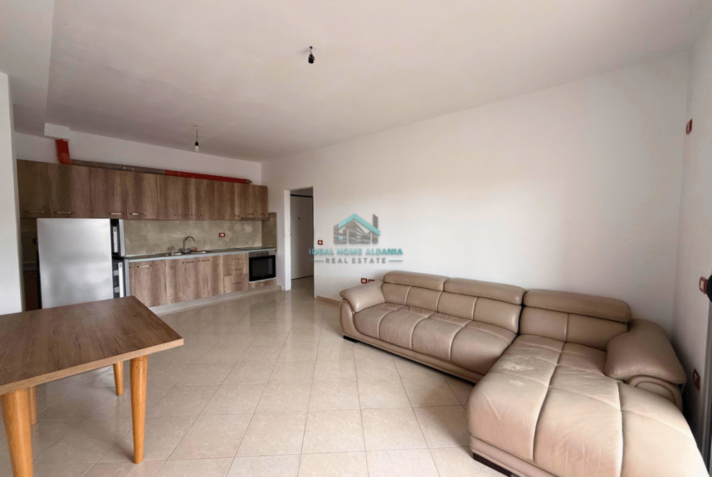 Ish-Kombinati,Vlore- Shitet apartament 1+1+Ballkon (Cmim ekskluziv)