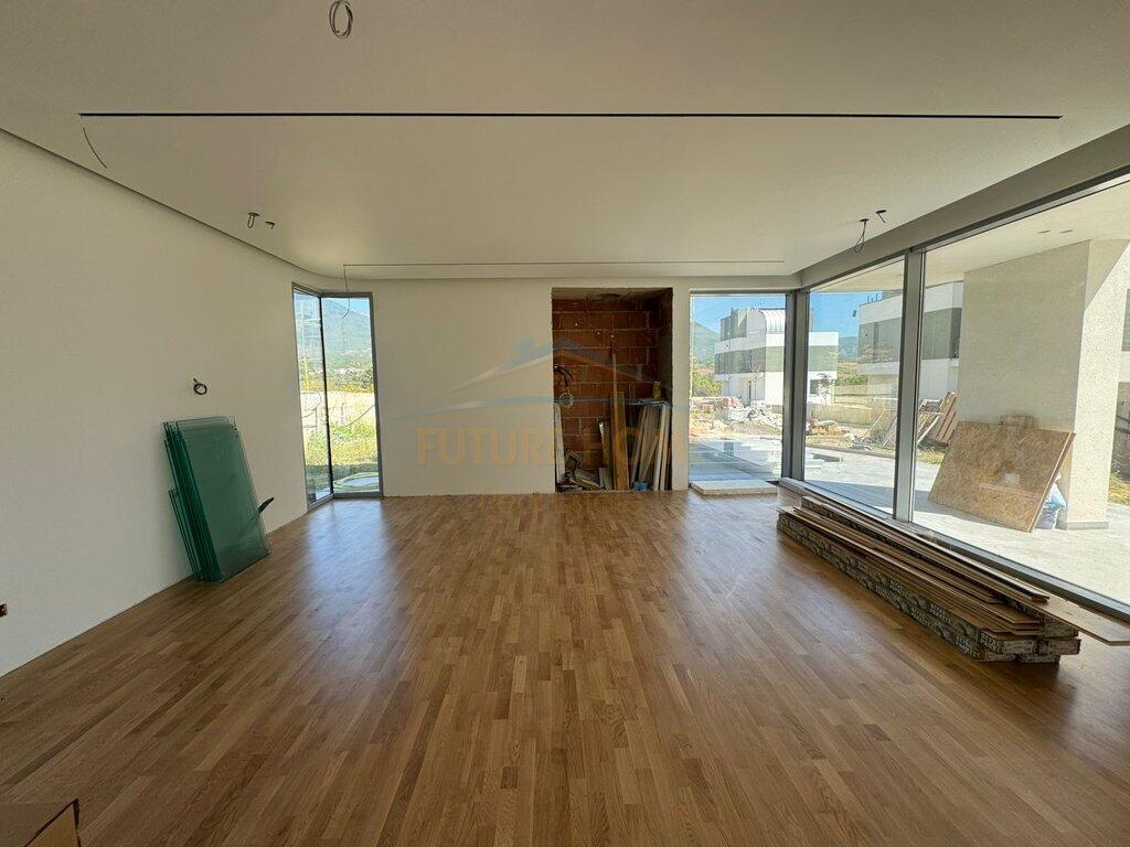 In vendita, Villa su 2 piani, Farkë, Tirana