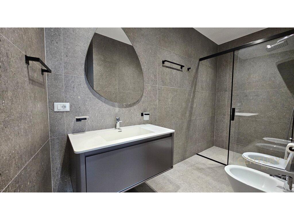 VENDIAMO APPARTAMENTO 2+1+2 +POSTO AUTO ARREDATO PRESSO "LAKE VIEW"!