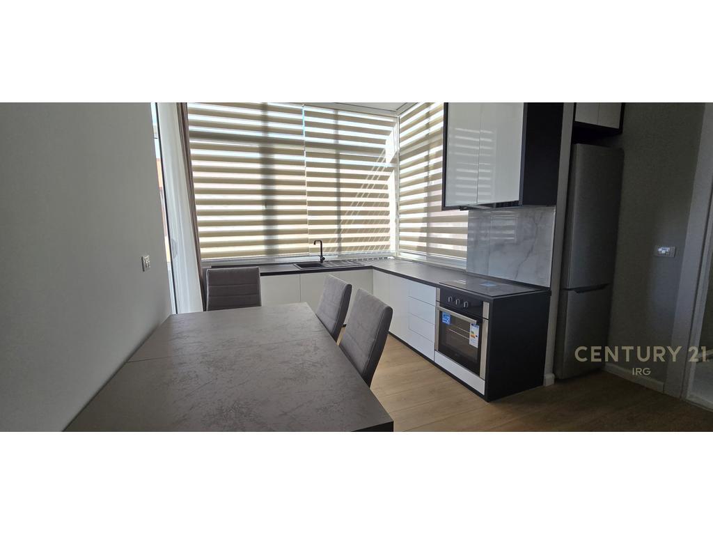 Shitet Apartament 1+1 pranë Zojës së Këshillit të Mirë!