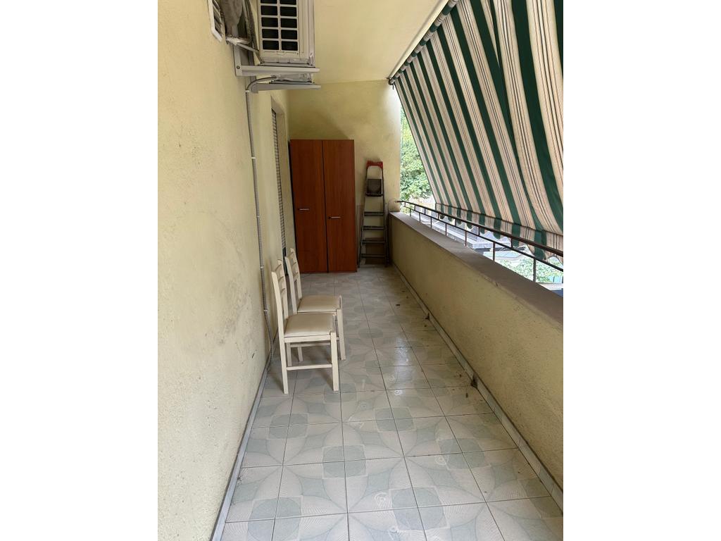 Apartament 2+1+2 me Qira pranë Ministrisë së Jashtme – Ideal për Banim ose Zyra