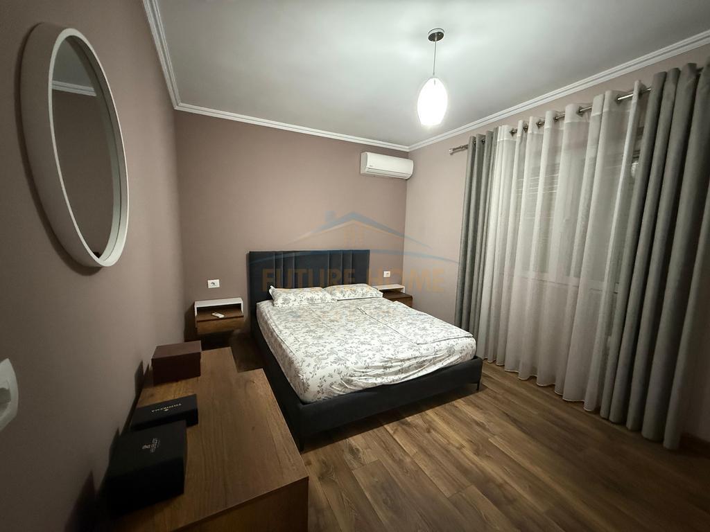 Shitet, Apartament 2+1, Komuna e Parisit