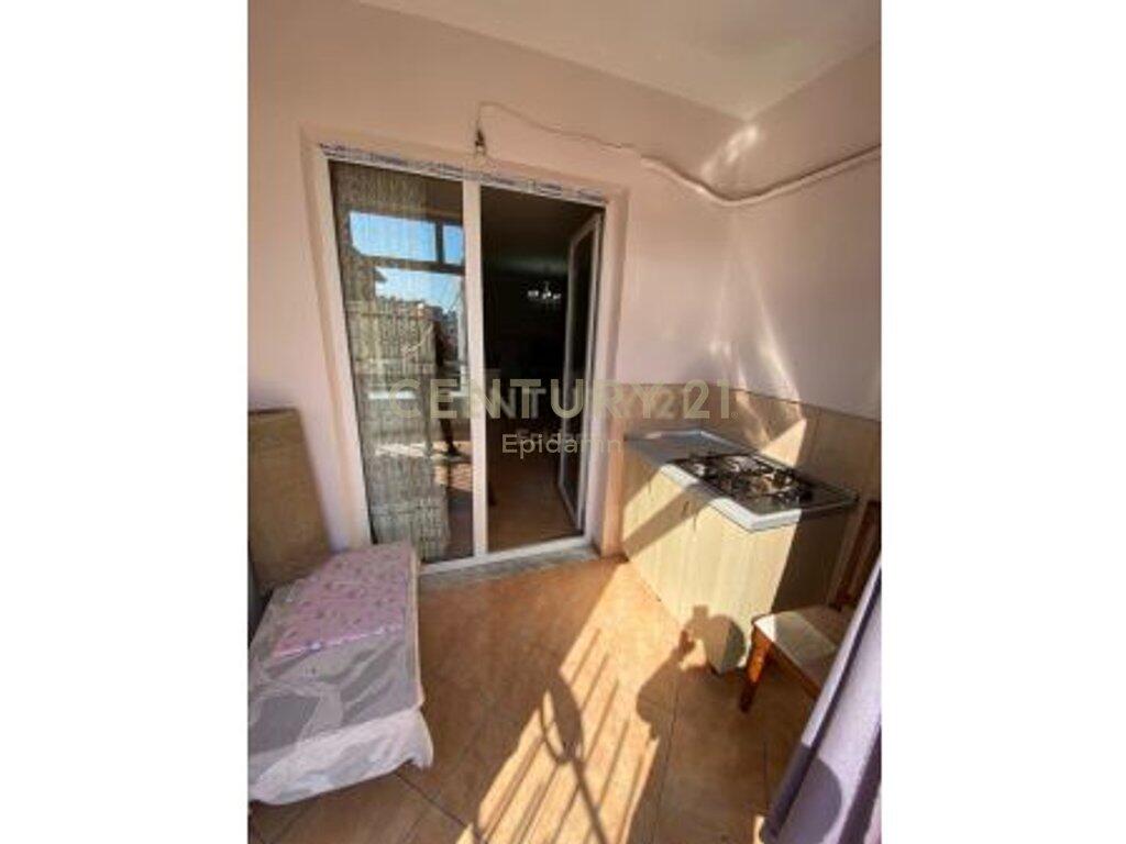JEPET ME QIRA APARTAMENT 2+1+2 PRANE STACIONIT TE TRENIT, DURRESI !