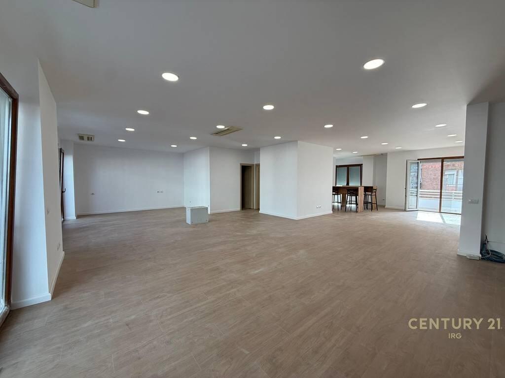 🏢 Open Space Office for Rent – Near Hilton, close to Delijorgji Complex